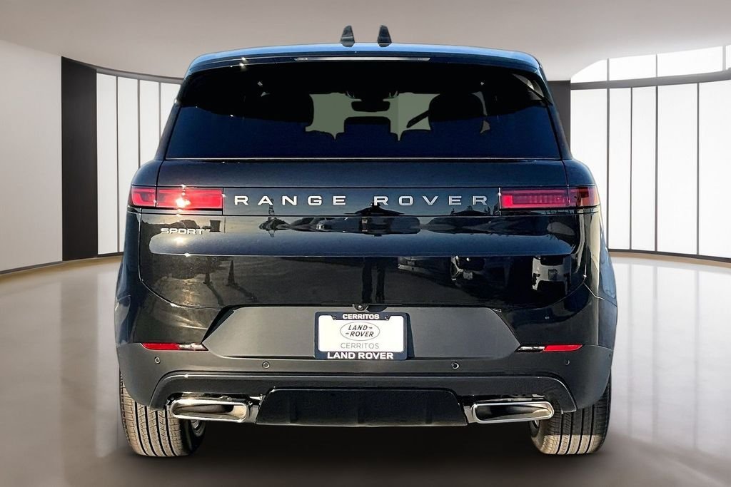 New 2026 SANTORINI BLACK Land Rover SE image 4