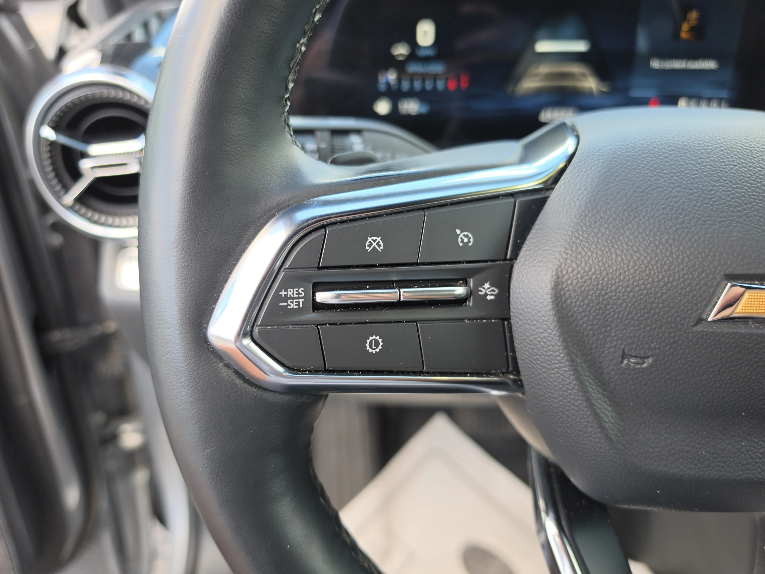 Used 2026 Sterling Gray Metallic Chevrolet FWD LT image 31