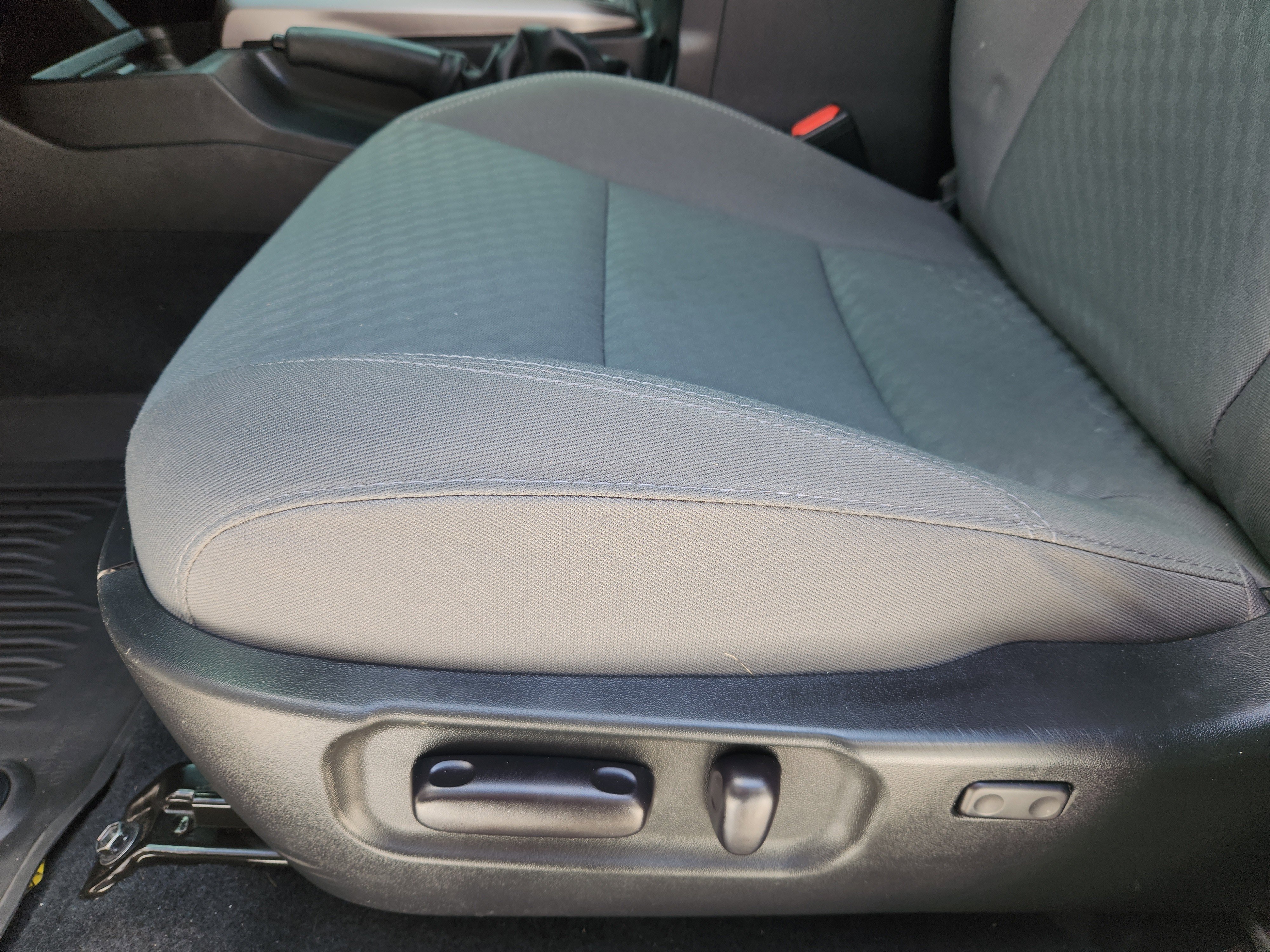 Used 2022 White Toyota SR5 image 27