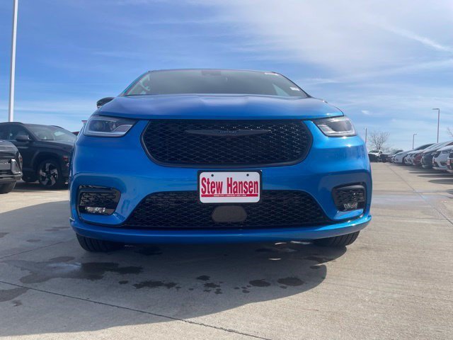 New 2026 Hydro Blue Pearlcoat Chrysler Limited image 7