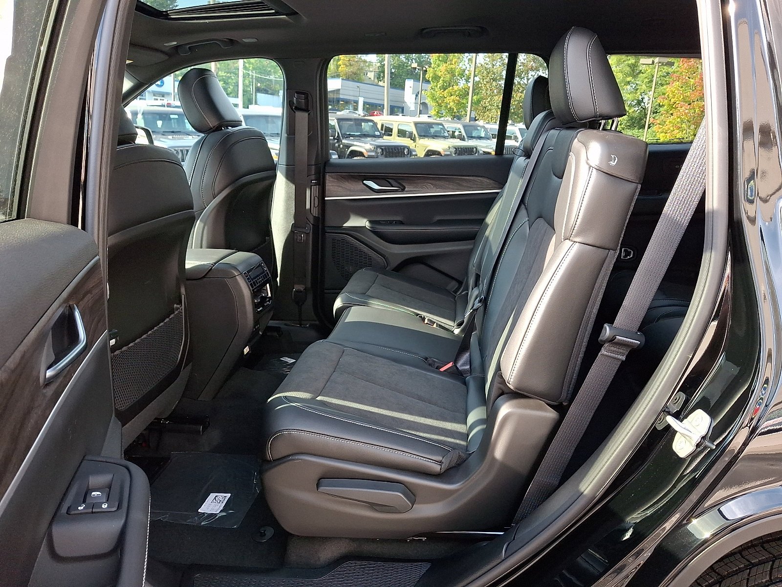 New 2027 High-Gloss Black Paint Jeep Laredo Altitude image 6