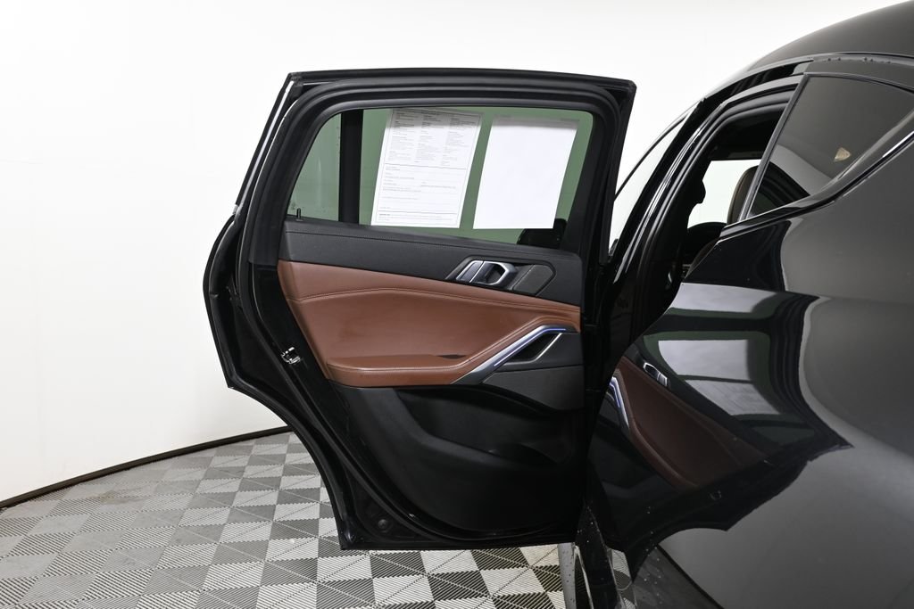 Used 2021 Black Sapphire Metallic BMW xDrive40i image 33