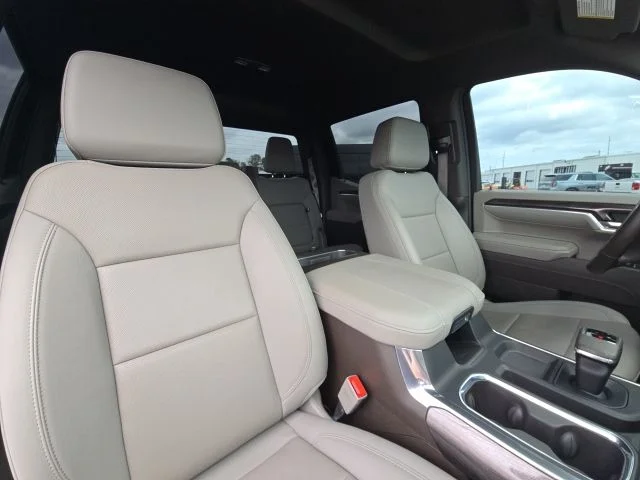 Used 2025 White Chevrolet LTZ image 21