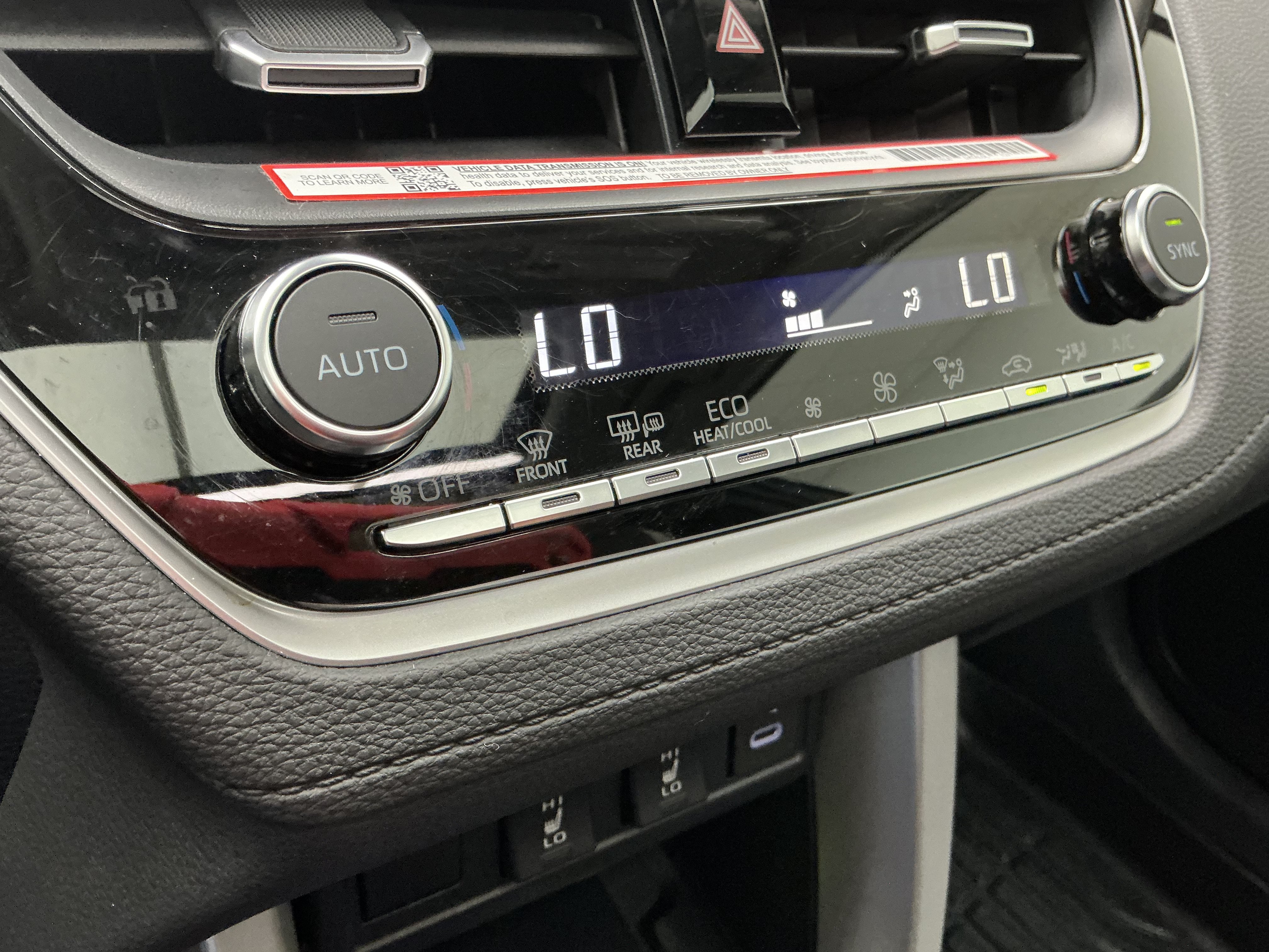 2025 Toyota Corolla Cross XLE - Photo 12
