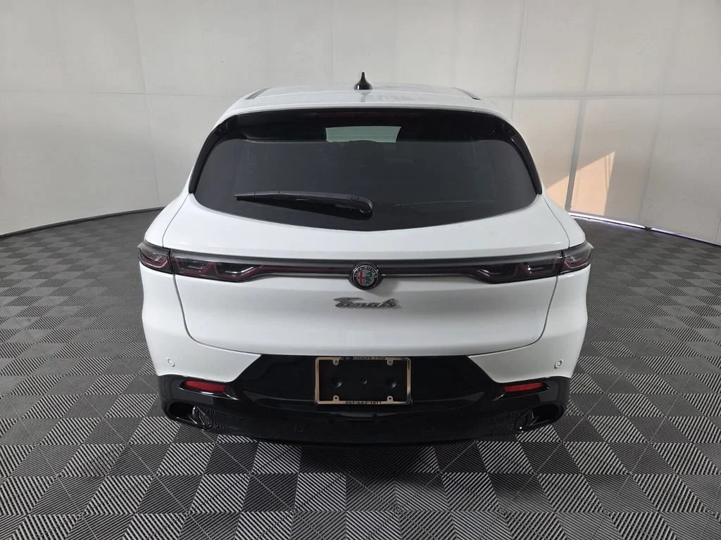 Used 2025 Milano White Alfa Romeo Base image 7