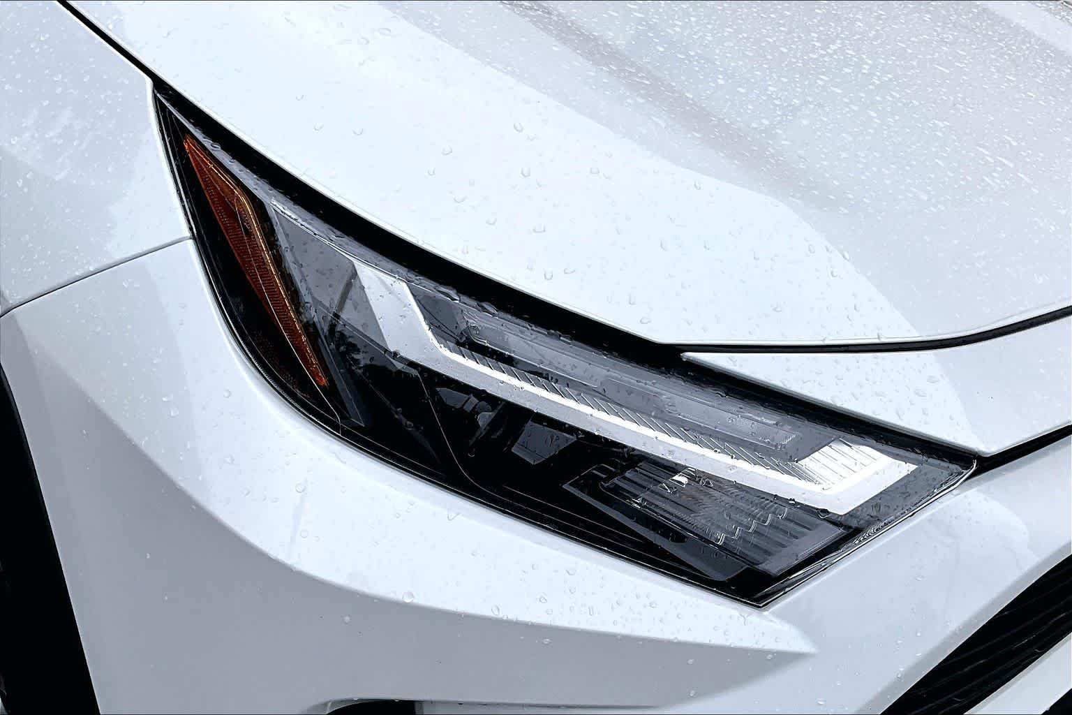 Used 2025 Wind Chill Pearl Toyota XLE Premium image 28