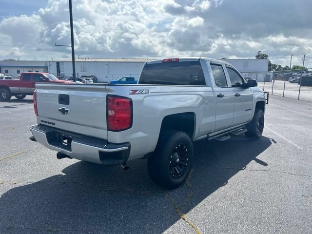 Used 2018 SILVER ICE METALLIC Chevrolet LT image 4