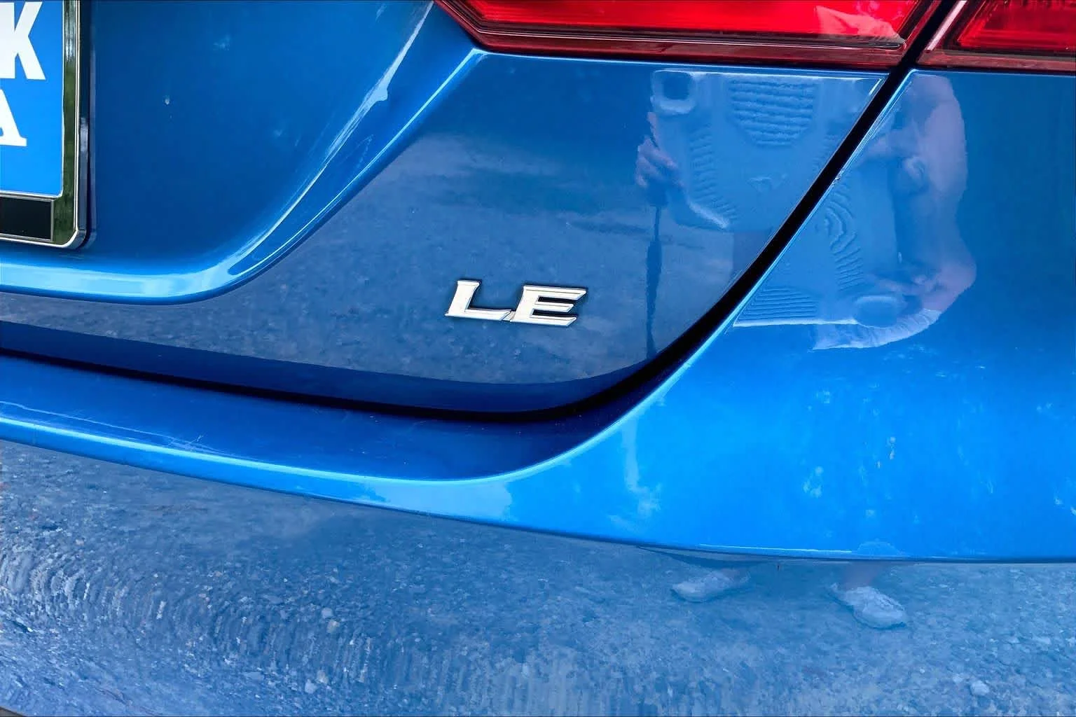 2020 Toyota Camry LE - Photo 10