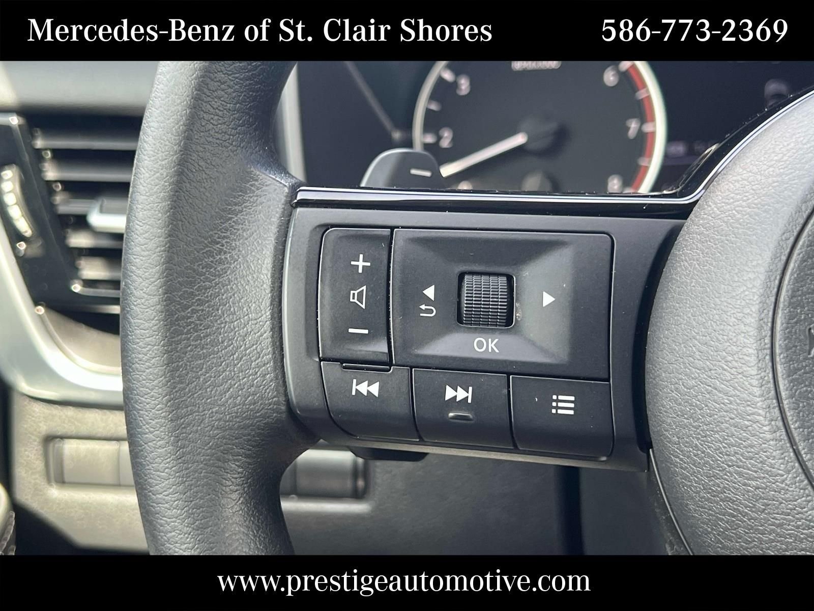 Used 2022 Gray Nissan SV image 29