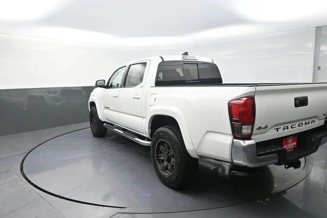 Used 2022 White Toyota SR5 image 52