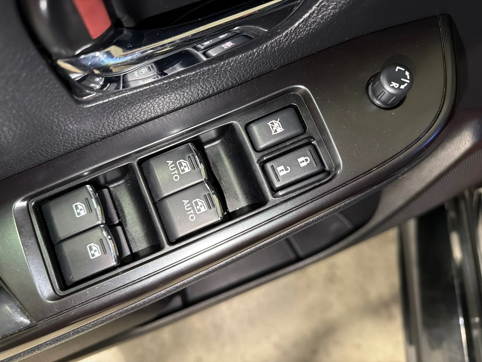 Used 2018 Crystal Black Silica Subaru Premium image 15