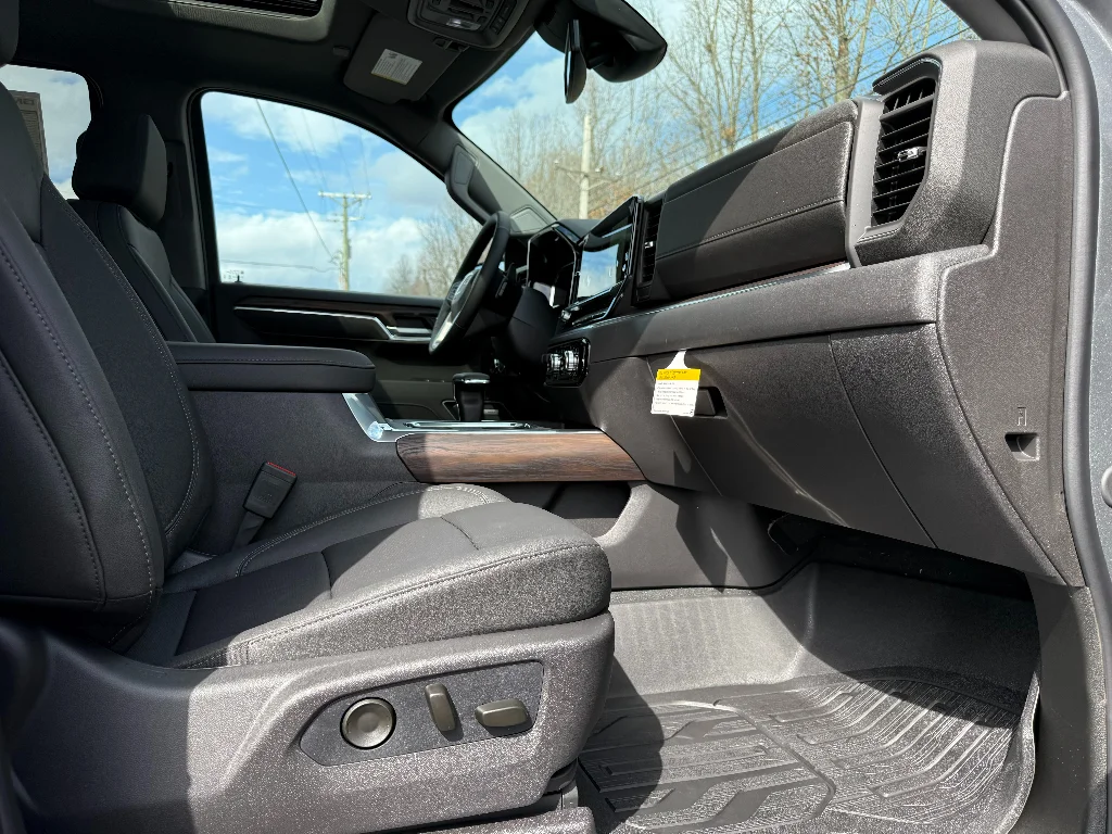 2026 GMC Sierra 1500 SLT - Photo 32