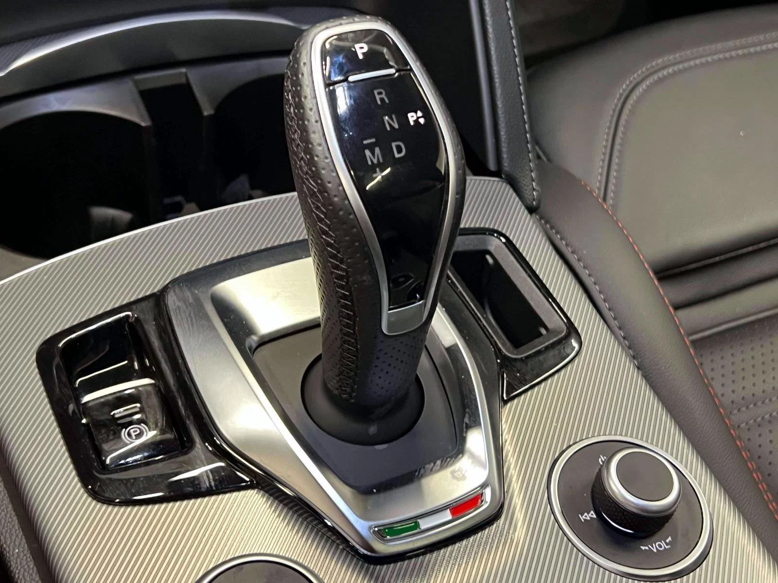 2025 Alfa Romeo Stelvio Special Edition - Photo 28