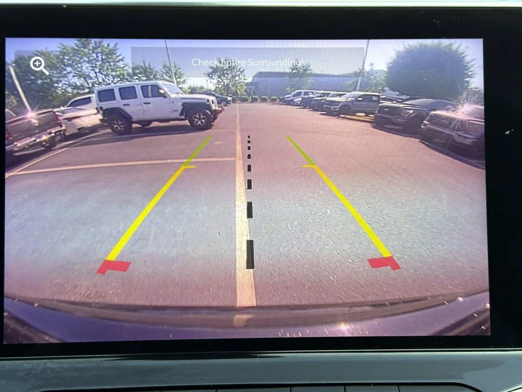 Used 2022 Black Jeep Latitude image 38