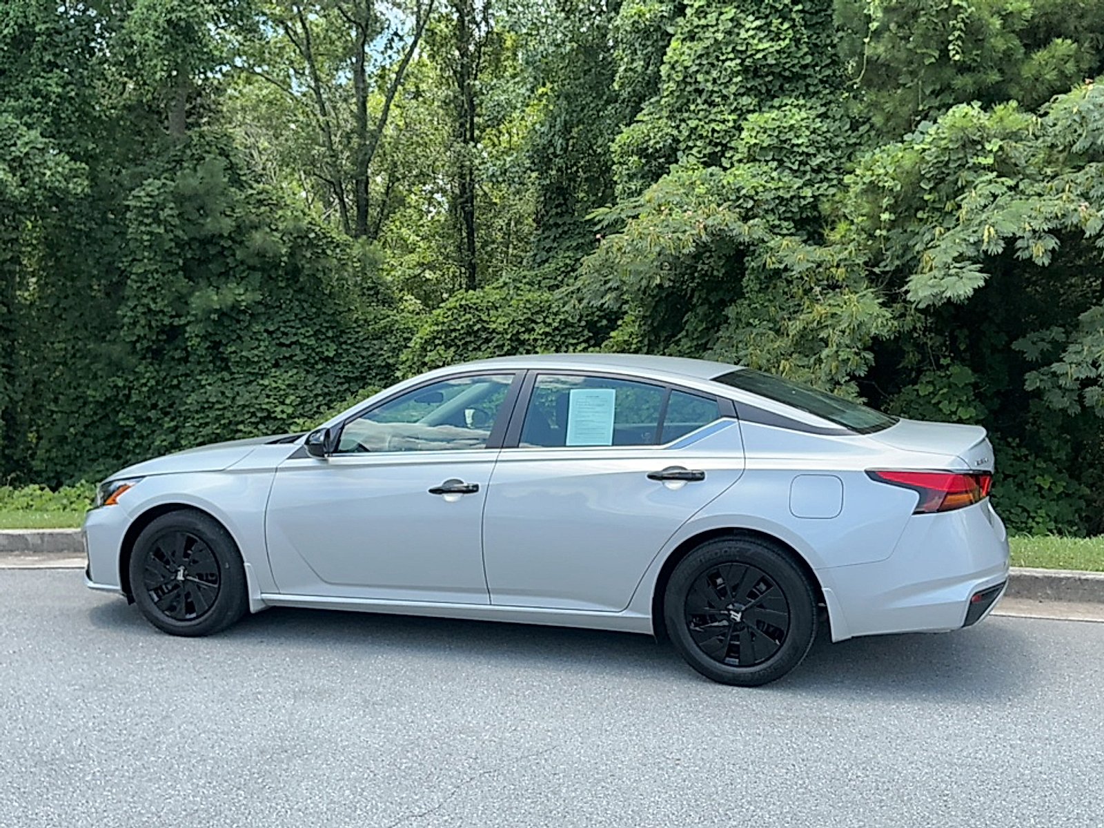 Used 2023 Brilliant Silver Metallic Nissan S FWD image 3