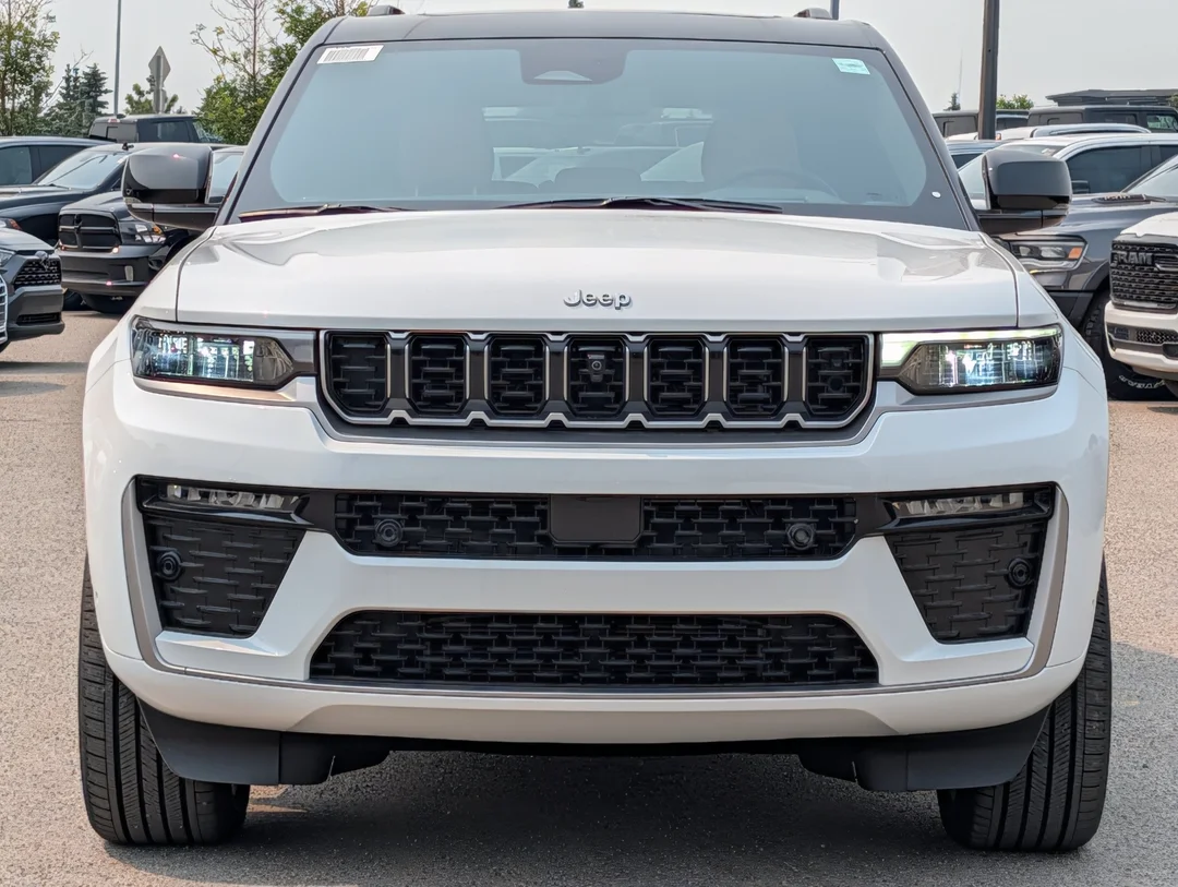 New 2026 White Jeep Summit - - 4x4 - Pano Sunroof - Palermo Lthr Seats - Trailer Tow Pkg - Advanced ProTech IV & More! image 3