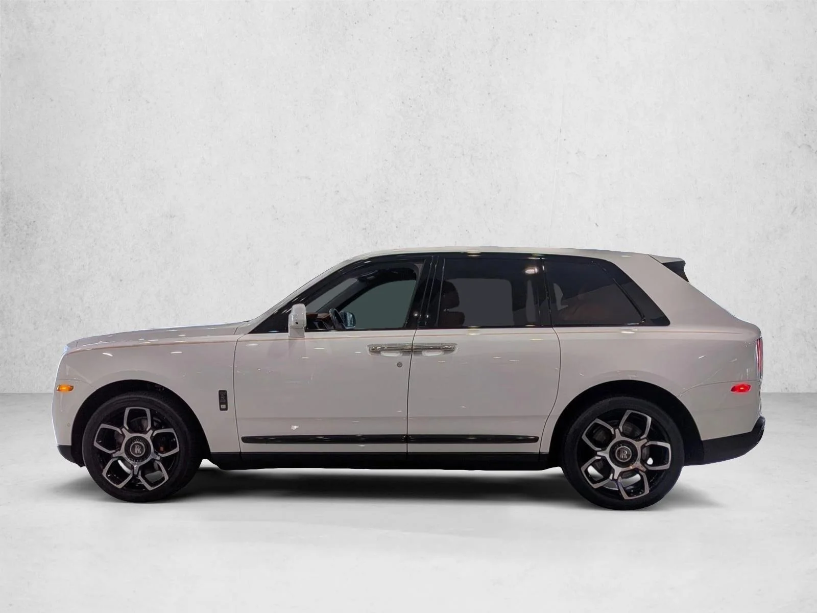 Used 2022 White Rolls-Royce Black Badge image 9
