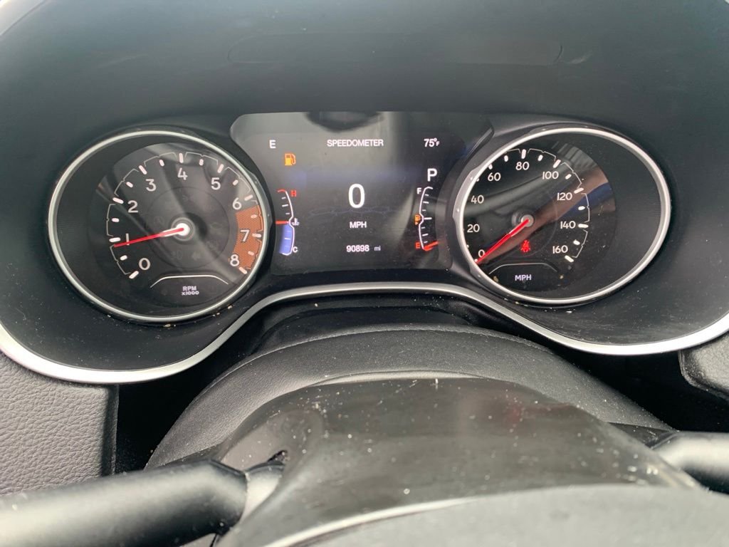 Used 2019 Redline Pearlcoat Jeep Latitude image 19