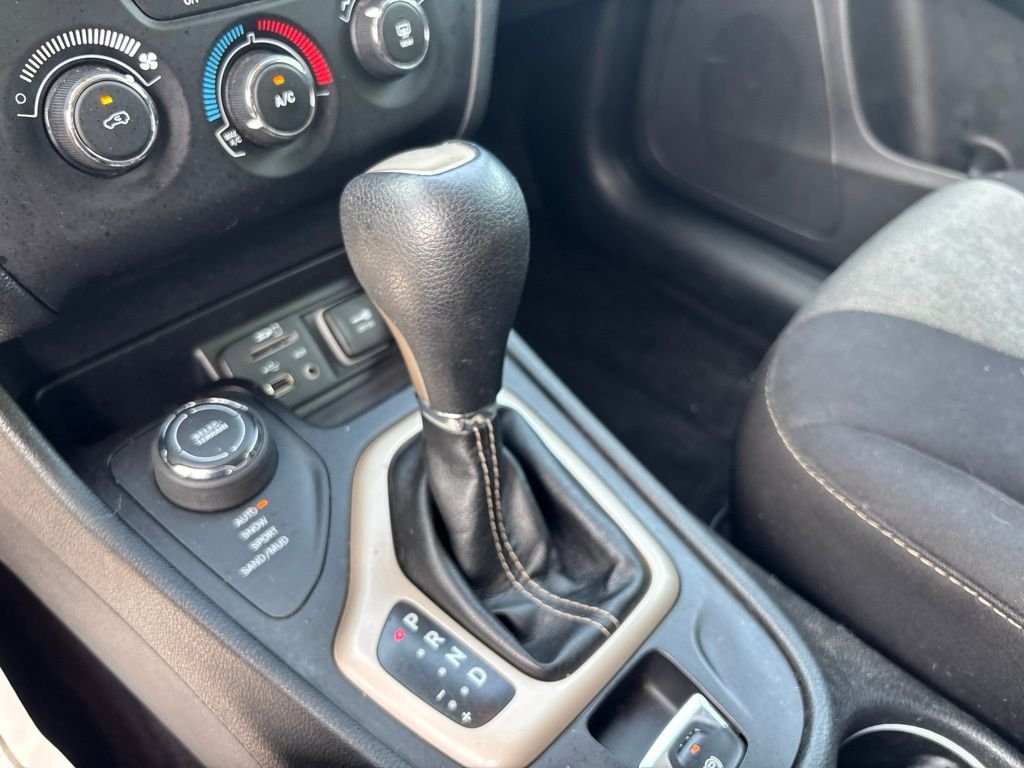 Used 2016 Silver Jeep Sport image 26