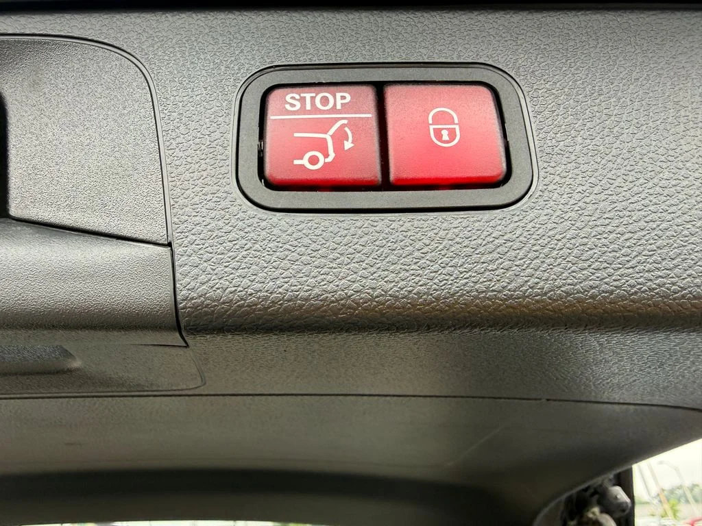 Used 2019 Black Mercedes-Benz GLC 300 image 23