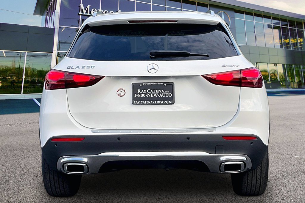 New 2026 White Mercedes-Benz GLA 250 image 4