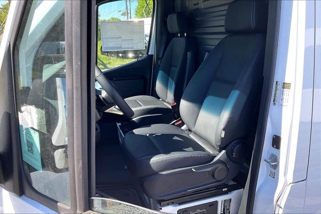New 2026 Arctic White Mercedes-Benz Cargo 144 WB image 8