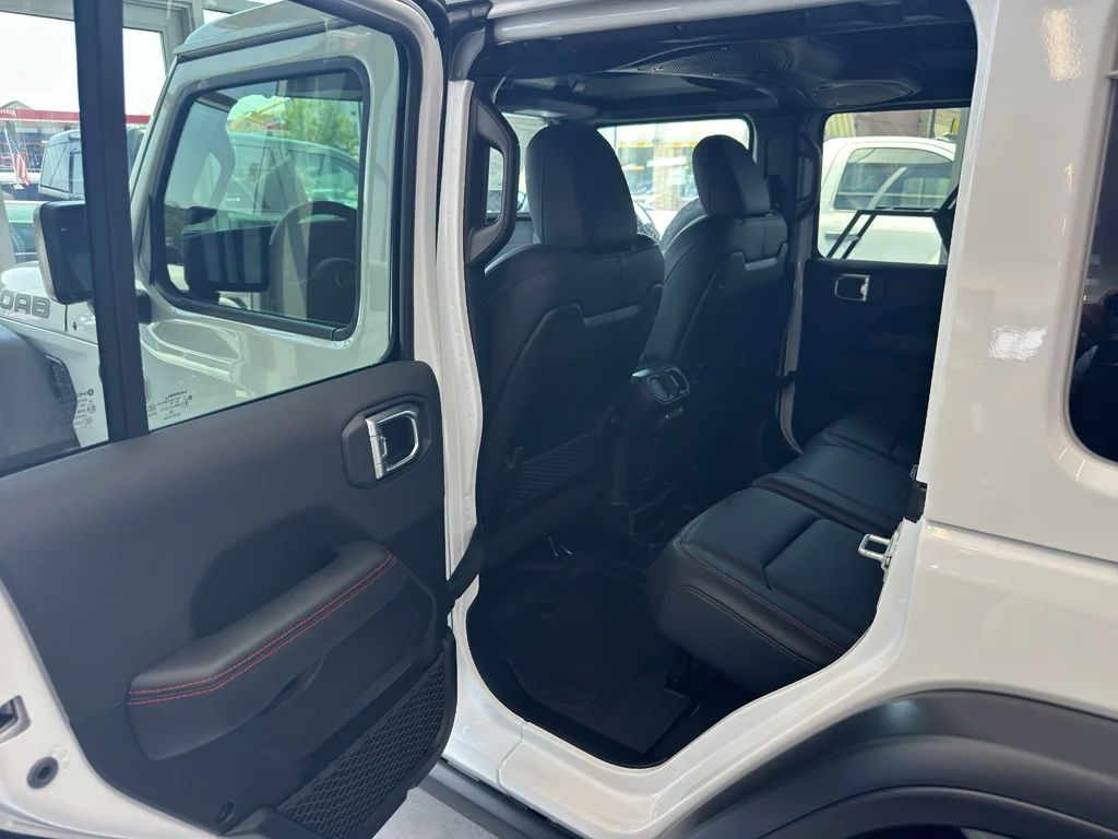 New 2026 Bright White Clear-Coat Exterior Paint Jeep Moab 392 image 12