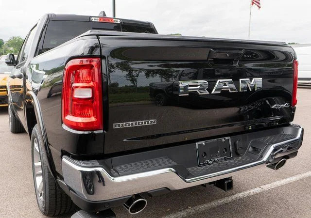 New 2026 Diamond Black Crystal Pearl-Coat Exterior Paint RAM Big Horn/Lone Star image 7