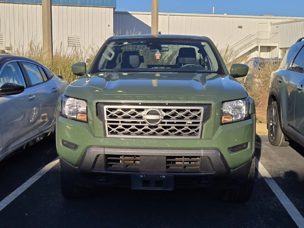Used 2023 Green Nissan SV image 2