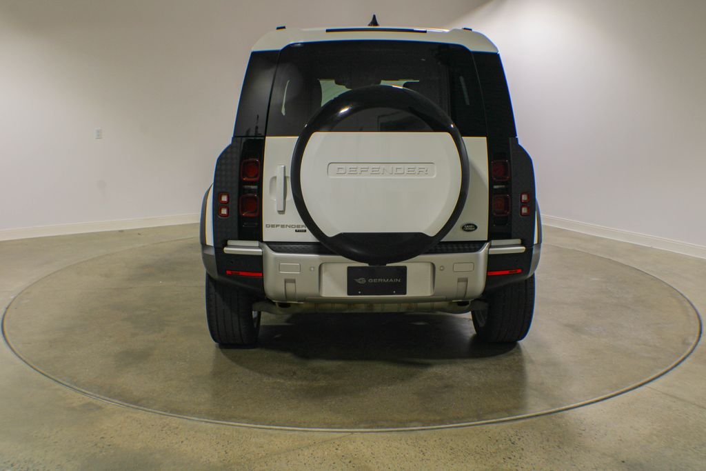 Used 2023 Fuji White Land Rover SE image 4