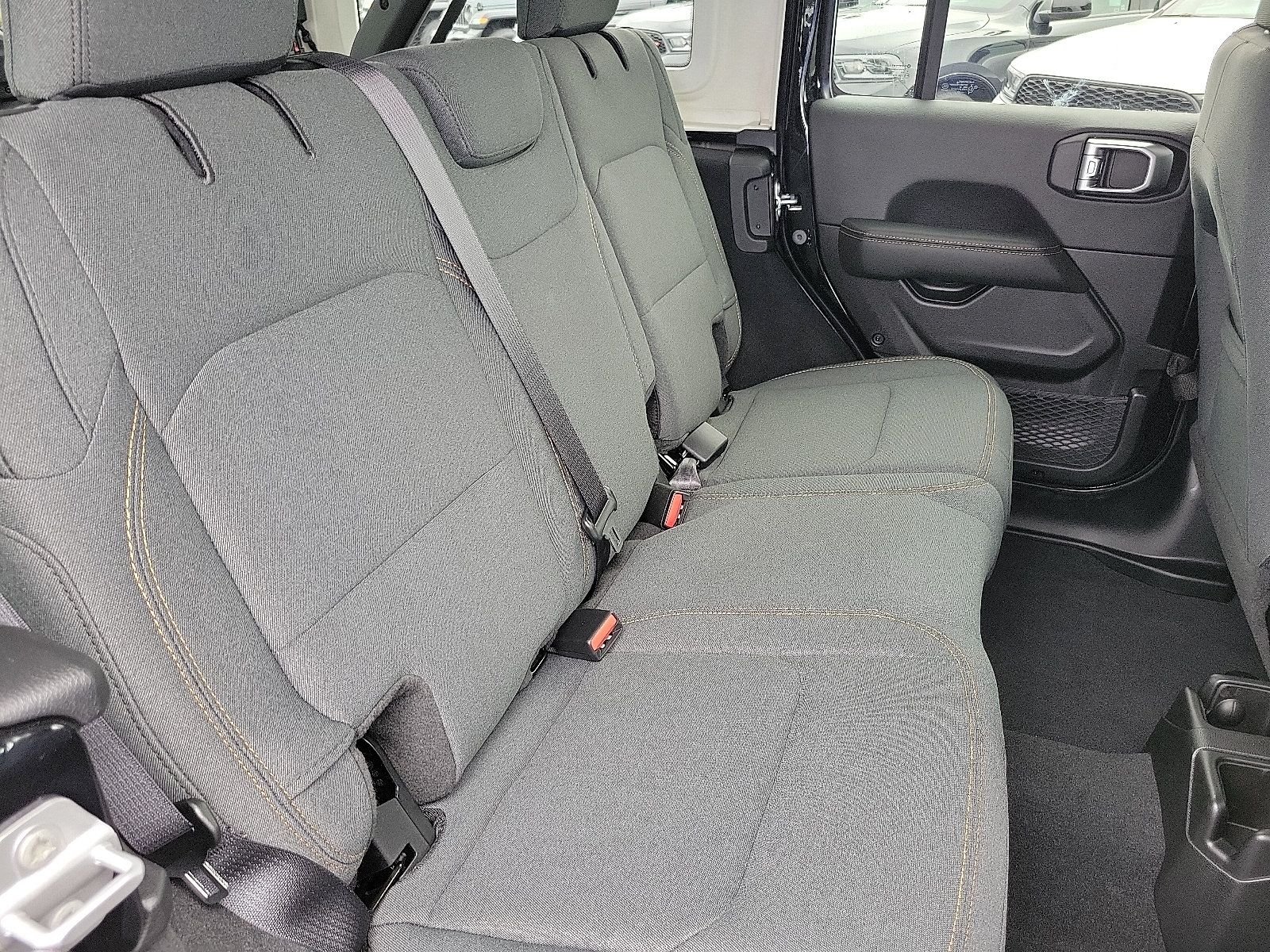 2025 Jeep Wrangler 4-Door Sahara - Photo 17