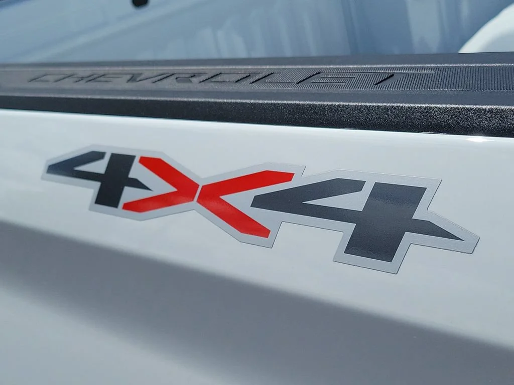 New 2026 Summit White Chevrolet LT (2FL) image 28