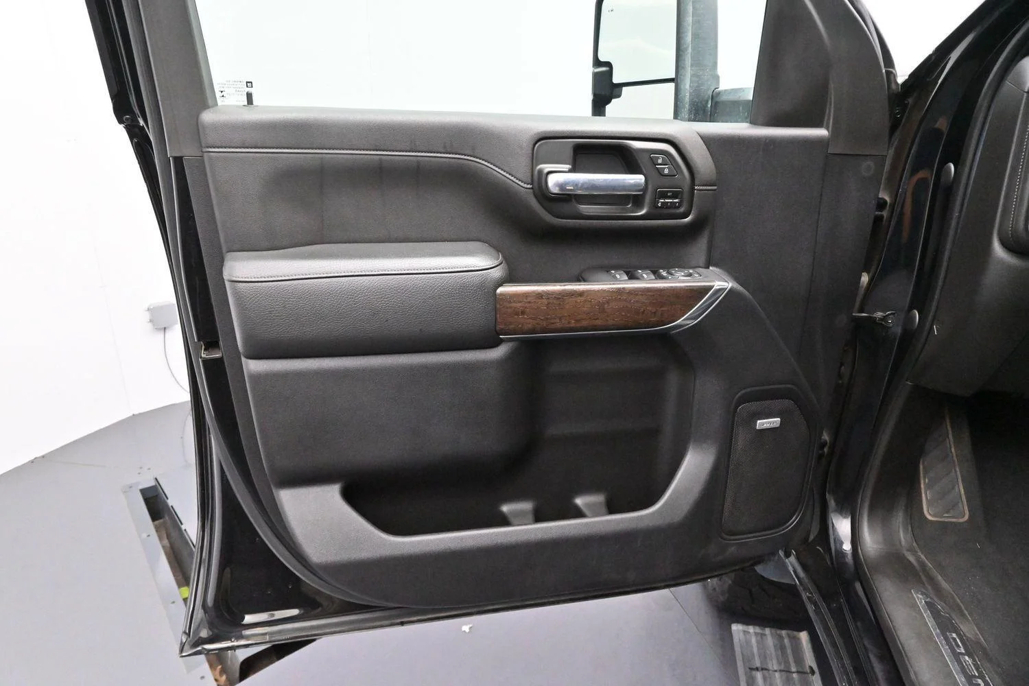 Used 2021 Ebony Twilight Metallic GMC Denali image 9
