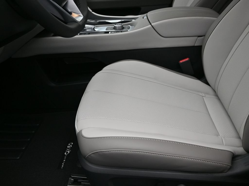 Certified Used 2026 White INFINITI PURE image 13