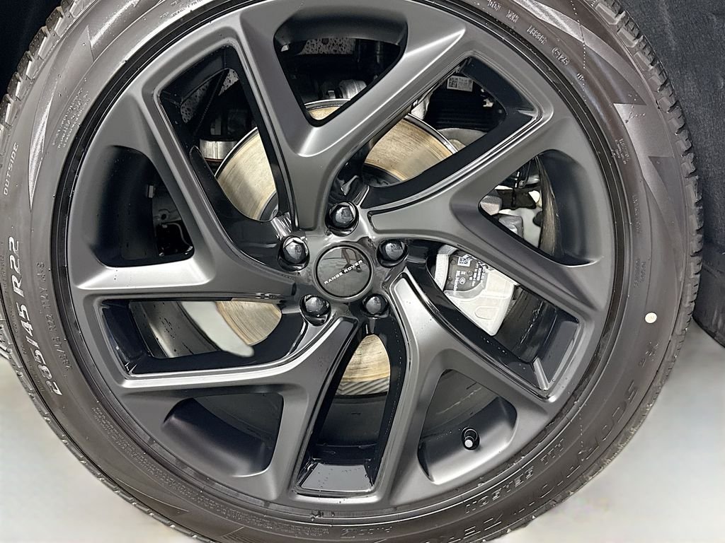 New 2026 Santorini Black Land Rover Dynamic SE image 32