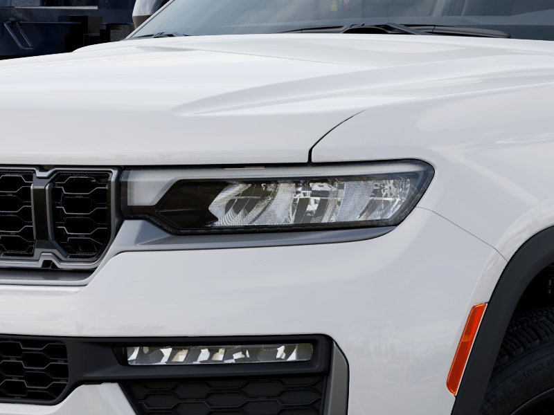 New 2027 Bright White Clear-Coat Paint Jeep Limited image 6