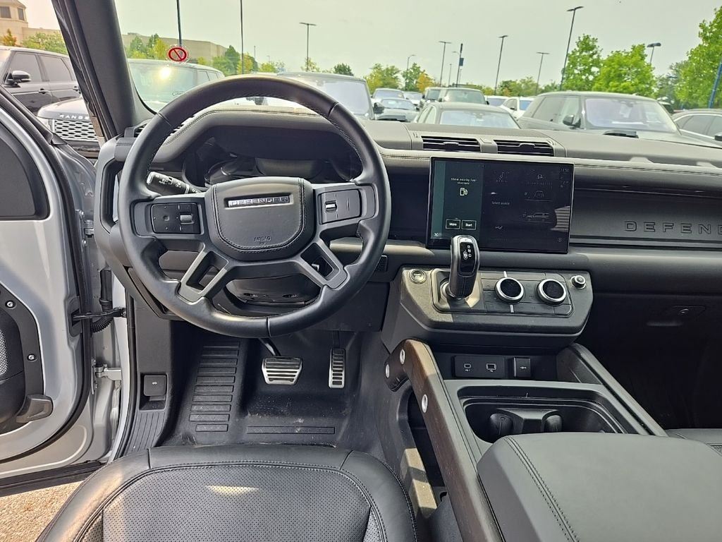 Used 2024 Hakuba Silver Metallic Land Rover X image 15