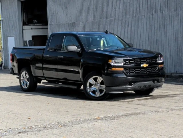 Used 2018 Black Chevrolet Custom image 18