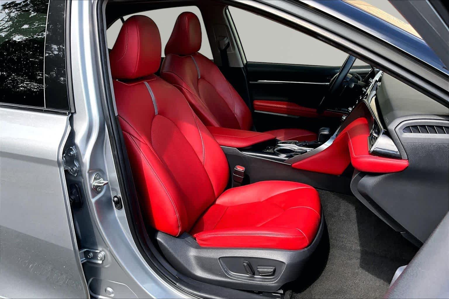 Used 2019 Celestial Silver/Midnight Black Metallic Toyota XSE image 9