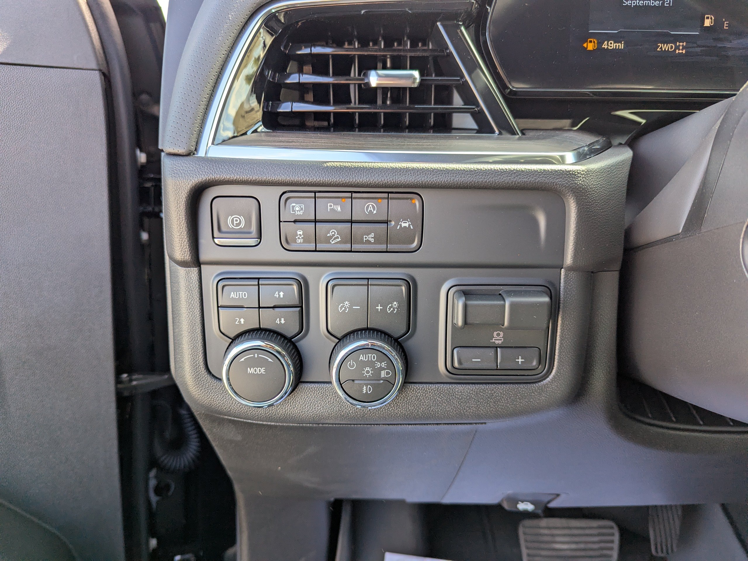 2026 Chevrolet Suburban Premier - Photo 12