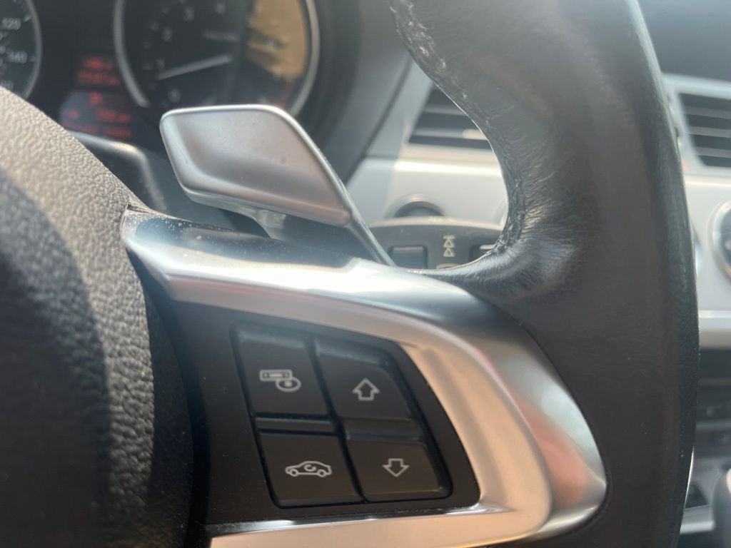 Used 2009 Black BMW sDrive30i image 14