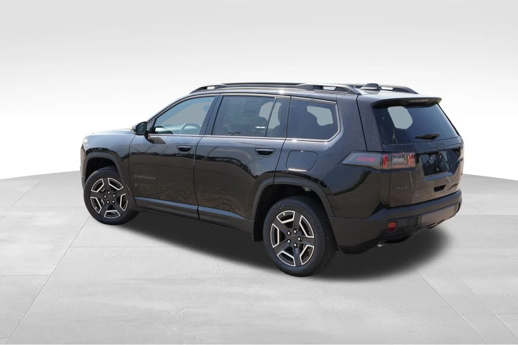New 2026 Diamond Black Crystal Pearlcoat Jeep Limited image 5