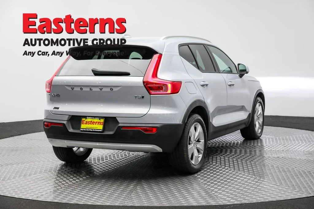 Used 2021 Silver Volvo Momentum image 5