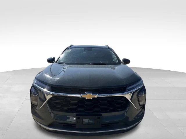 Used 2025 Gray Chevrolet LT image 4