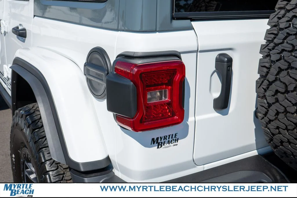 New 2026 Bright White Clear-Coat Exterior Paint Jeep Rubicon image 12
