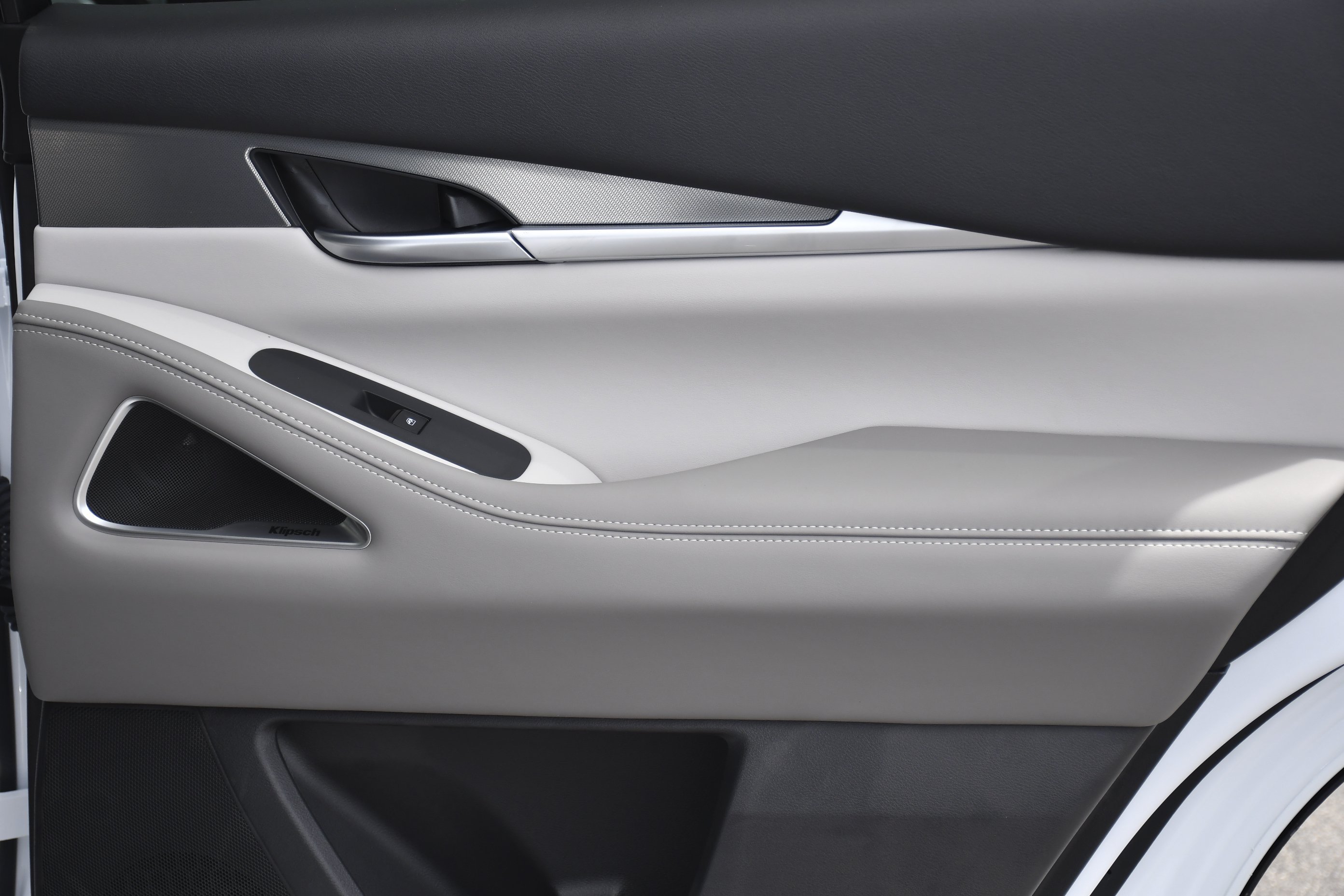 New 2027 RADIANT WHITE INFINITI Luxe FWD image 31