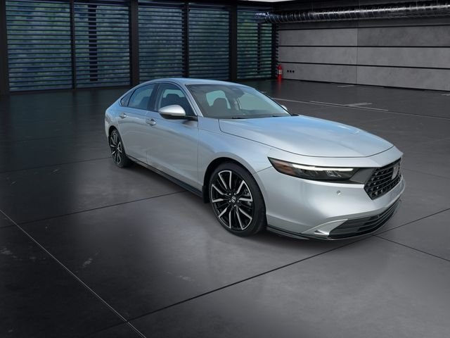 Used 2025 Silver Honda Touring image 2