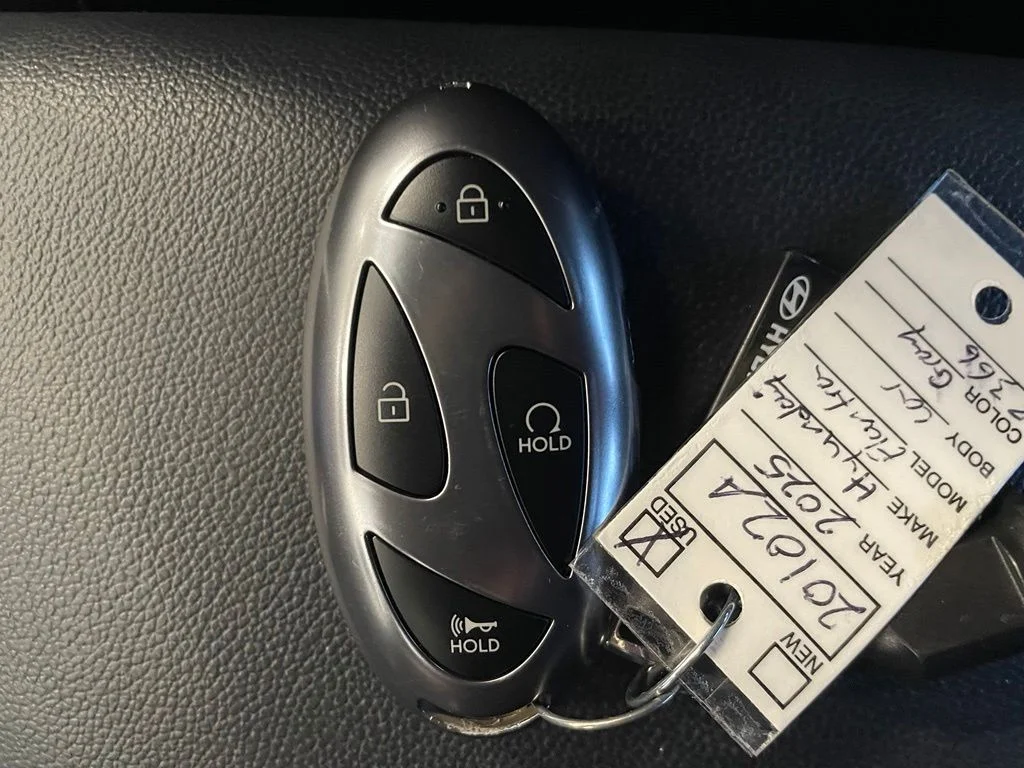 Used 2025 Gray Hyundai SEL Sport image 18