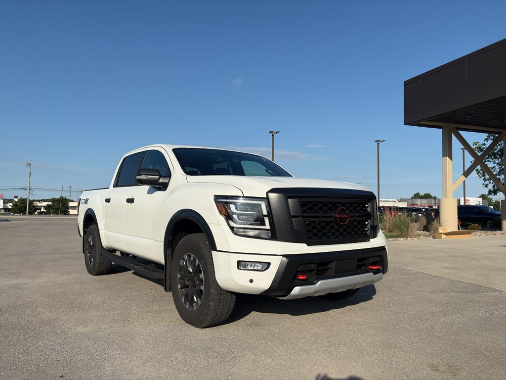 2024 Nissan Titan PRO-4X 4X4 Crew Cab's photo