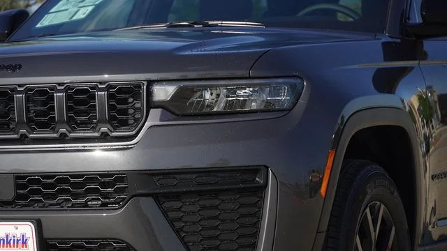 New 2026 Baltic Gray Metallic Clear-Coat Exterior Paint Jeep Altitude image 4